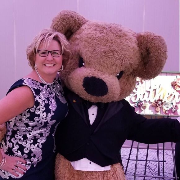 Meet your Posher, Jenn - Picture 1 of 1